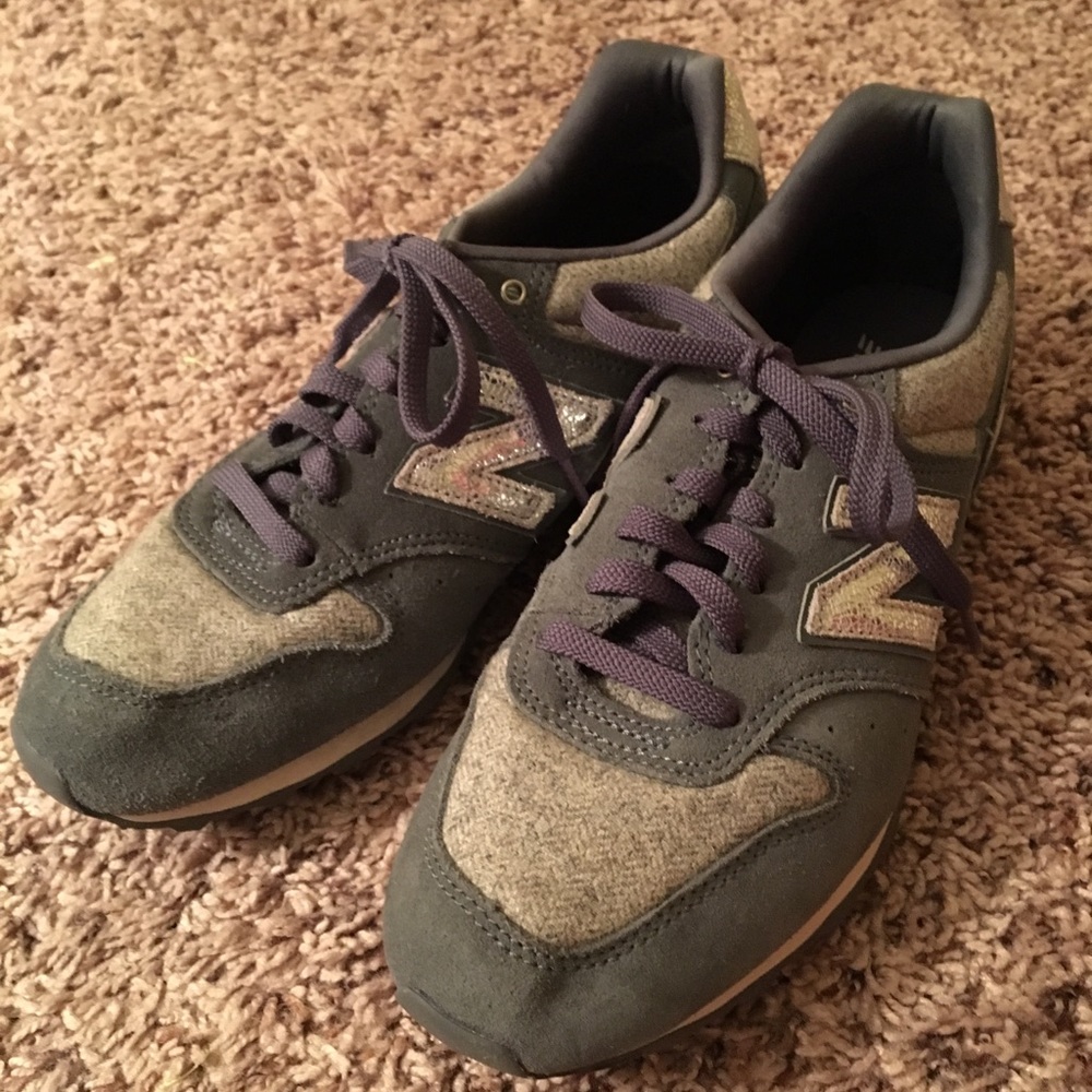 New Balance Tennis Shoes - Picture 2 of 2